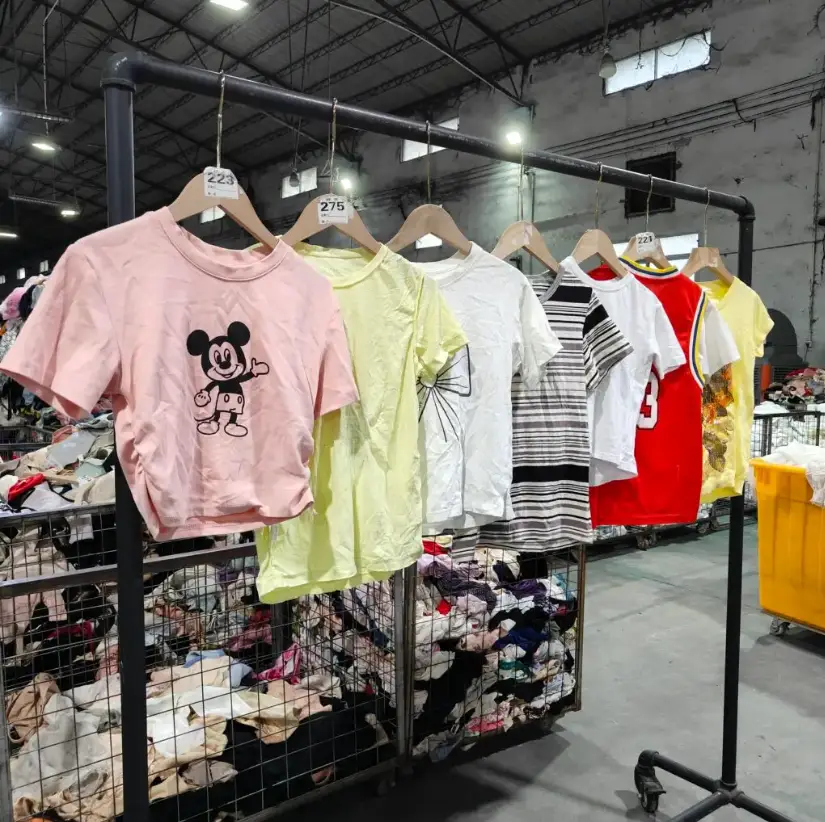 used_children_clothes_middle